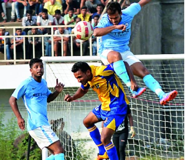  KSA Football League beat 'Dibbahar' by PTM; 2-1 over, the highest crowd in the football league | ‘पीटीएम’ची ‘दिलबहार’ मात केएसए फुटबॉल लिग; २-१ ने मात, फुटबॉलप्रेमींची लीगमधील उच्चांकी गर्दी