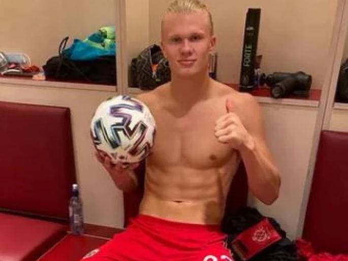 I spend the night with five girlfriends at the same time, excited by the claim of the star footballer | मी पाच गर्लफ्रेंड्ससोबत एकाच वेळी रात्र घालवतो, स्टार फुटबॉलपटूच्या दाव्याने खळबळ I spend the night with five girlfriends at the same time, excited by the claim of the star footballer | मी पाच गर्लफ्रेंड्ससोबत एकाच वेळी रात्र घालवतो, स्टार फुटबॉलपटूच्या दाव्याने खळबळ