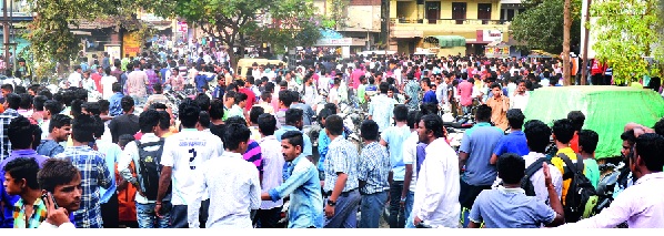  Rampage of the match outside the field: Against the backdrop of Uttareshwar, Old Wednesday | मैदानाबाहेर सामना हुल्लडबाजी : उत्तरेश्वर विरुद्ध जुना बुधवार
