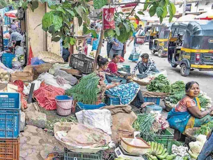 Footpaths in name only Tell me how to walk Residents of Kurla Ghatkopar questioned the administration | फूटपाथ केवळ नावालाच; सांगा चालायचे कसे? कुर्ला, घाटकोपरमधील रहिवाशांचा प्रशासनाला सवाल! Footpaths in name only Tell me how to walk Residents of Kurla Ghatkopar questioned the administration | फूटपाथ केवळ नावालाच; सांगा चालायचे कसे? कुर्ला, घाटकोपरमधील रहिवाशांचा प्रशासनाला सवाल!