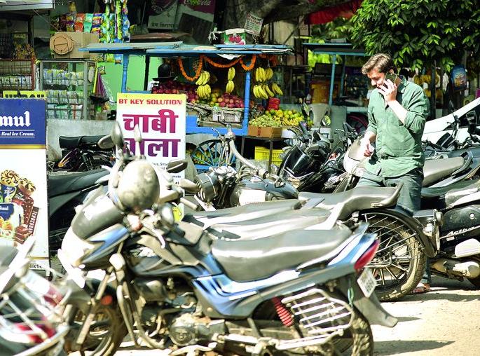 Evening walk dangerous in the sophisticated localities of Nagpur | नागपुरातील उच्चभ्रूंच्या वस्तीत इव्हिनिंग वॉक धोकादायक Evening walk dangerous in the sophisticated localities of Nagpur | नागपुरातील उच्चभ्रूंच्या वस्तीत इव्हिनिंग वॉक धोकादायक