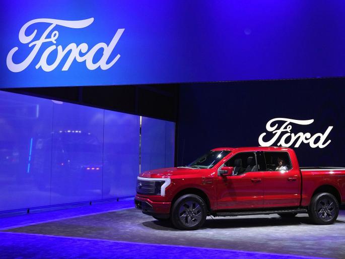 Ford returns, to open plant in Chennai; Declaration of export at present tamilnadu | फोर्डचा यू-टर्न...! चेन्नईतील प्लांट चालू करणार; सध्यातरी निर्यातीची घोषणा Ford returns, to open plant in Chennai; Declaration of export at present tamilnadu | फोर्डचा यू-टर्न...! चेन्नईतील प्लांट चालू करणार; सध्यातरी निर्यातीची घोषणा