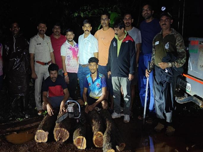 Two vandals in custody of forest department, operation in Degwe forest in Sindhudurg | Sindhudurg: खैरतोड करणारे दोघे वनविभागाच्या ताब्यात, डेगवे येथील जंगलात कारवाई Two vandals in custody of forest department, operation in Degwe forest in Sindhudurg | Sindhudurg: खैरतोड करणारे दोघे वनविभागाच्या ताब्यात, डेगवे येथील जंगलात कारवाई