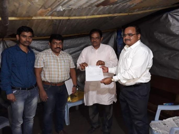 Jayant Borgar's fast-unto-death fasting against trees | वृक्षतोडीविरोधात आवाज उठवणा-या जयंत बरेगारांचे उपोषण मागे Jayant Borgar's fast-unto-death fasting against trees | वृक्षतोडीविरोधात आवाज उठवणा-या जयंत बरेगारांचे उपोषण मागे