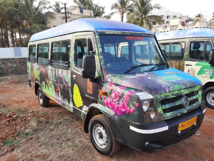 The forest department has started jungle safaris in Radhanagari and Dajipur areas. The forest department is also collecting revenue from this | पर्यटनाचा वाजवताहेत ढोल, वनखात्याचा नवा झोल; केवळ महसूल गोळा करण्यावर भर The forest department has started jungle safaris in Radhanagari and Dajipur areas. The forest department is also collecting revenue from this | पर्यटनाचा वाजवताहेत ढोल, वनखात्याचा नवा झोल; केवळ महसूल गोळा करण्यावर भर