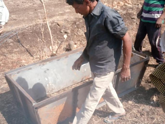40 artificial water tank in the forest of Washim | वाशिमच्या जंगलात ४० कृत्रिम पाणवठे 40 artificial water tank in the forest of Washim | वाशिमच्या जंगलात ४० कृत्रिम पाणवठे