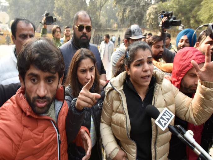 Former President of Wrestling Federation of India and BJP MP Brijbhushan Sharan Singh, Vinesh Phogat has asked a question  | "भीती आणि दहशतीच्या वातावरणात मुलींना न्याय मिळेल का?", विनेश फोगाटचा प्रश्न  Former President of Wrestling Federation of India and BJP MP Brijbhushan Sharan Singh, Vinesh Phogat has asked a question  | "भीती आणि दहशतीच्या वातावरणात मुलींना न्याय मिळेल का?", विनेश फोगाटचा प्रश्न