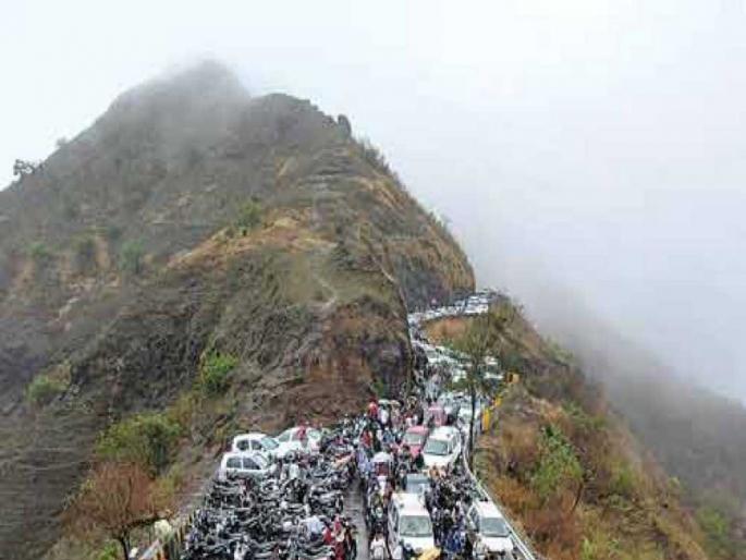 Huge crowd at Sinhagad on Barsha trip; The mood of Pune residents living nearby is also off | वर्षा सहलीला सिंहगडावर प्रचंड गर्दी; जवळपास राहणाऱ्या पुणेकरांचाही मूड ऑफ Huge crowd at Sinhagad on Barsha trip; The mood of Pune residents living nearby is also off | वर्षा सहलीला सिंहगडावर प्रचंड गर्दी; जवळपास राहणाऱ्या पुणेकरांचाही मूड ऑफ