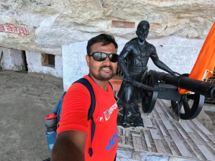 Avaliyala of Kerala is fascinated by the forts Made 108 forts in 8 months sir | केरळच्या अवलियाला गड किल्ल्यांची भुरळ; ८ महिन्यांत १०८ किल्ले केले सर Avaliyala of Kerala is fascinated by the forts Made 108 forts in 8 months sir | केरळच्या अवलियाला गड किल्ल्यांची भुरळ; ८ महिन्यांत १०८ किल्ले केले सर