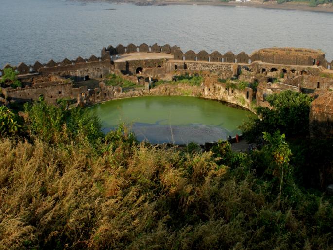 World Tourism Day 2018 : Must Visit Forts in Maharashtra | World Tourism Day 2018 : महाराष्ट्रातील 'या' किल्ल्यांना एकदा तरी भेट द्या! World Tourism Day 2018 : Must Visit Forts in Maharashtra | World Tourism Day 2018 : महाराष्ट्रातील 'या' किल्ल्यांना एकदा तरी भेट द्या!