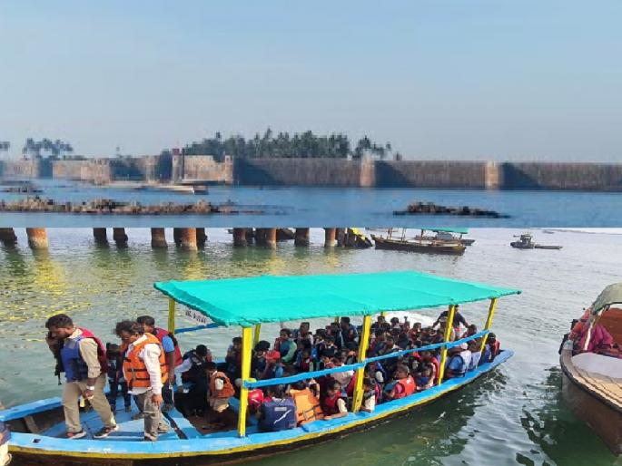 Two lakh tourists enjoy Sindhudurg Fort, Information by Port Department | पर्यटकांचा ओघ वाढला; किल्ले सिंधुदुर्गवर दोन लाख पर्यटकांनी लुटला मनमुराद आनंद Two lakh tourists enjoy Sindhudurg Fort, Information by Port Department | पर्यटकांचा ओघ वाढला; किल्ले सिंधुदुर्गवर दोन लाख पर्यटकांनी लुटला मनमुराद आनंद