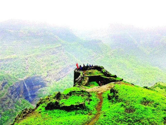 Works can be done through public works on the fortresses | गडकिल्ल्यांवर लोकवर्गणीतून कामे शक्य