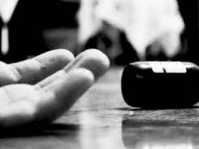 Shocking ... four consume Poison; Death of mother with son | धक्कादायक ...चाैघांनी घेतले विष; चिमुकल्यासह मातेचा मृत्यू Shocking ... four consume Poison; Death of mother with son | धक्कादायक ...चाैघांनी घेतले विष; चिमुकल्यासह मातेचा मृत्यू