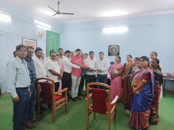 Provide market price assistance to farmers whose animals have died due to 'lumpi'; Elgar of 'Vanchit' | ‘लम्पी’मुळे जनावरे दगावलेल्या शेतकऱ्यांना बाजारभावाने मदत द्या; ‘वंचित’चा एल्गार Provide market price assistance to farmers whose animals have died due to 'lumpi'; Elgar of 'Vanchit' | ‘लम्पी’मुळे जनावरे दगावलेल्या शेतकऱ्यांना बाजारभावाने मदत द्या; ‘वंचित’चा एल्गार