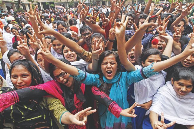 results of 23 subjects 100 percent and marathi language percentage dropped this year | २३ विषयांचा निकाल १०० टक्के; मराठी भाषेचा टक्का यंदा घसरला results of 23 subjects 100 percent and marathi language percentage dropped this year | २३ विषयांचा निकाल १०० टक्के; मराठी भाषेचा टक्का यंदा घसरला