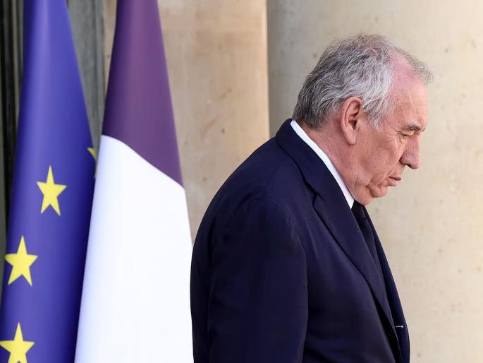 Shutdown in another big country after America; France Employees went on strike, tourist spots also closed... | अमेरिकेनंतर आणखी एका मोठ्या देशात शटडाऊन; कर्मचारीच गेले संपावर, पर्यटन स्थळेही झाली बंद... Shutdown in another big country after America; France Employees went on strike, tourist spots also closed... | अमेरिकेनंतर आणखी एका मोठ्या देशात शटडाऊन; कर्मचारीच गेले संपावर, पर्यटन स्थळेही झाली बंद...