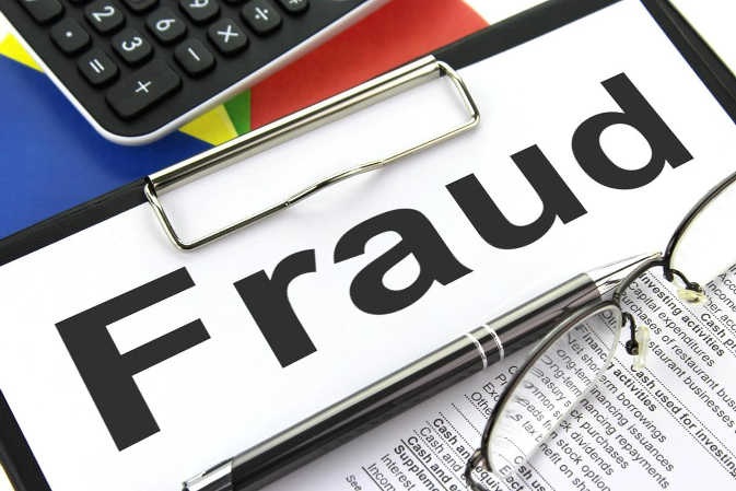 Online fraud; The message comes and does not change; Dasha was after millions of rupees! | ऑनलाइन फसवणूक; मेसेज येतो अन् करत नाही शहानिशा; लाखो रुपये गेल्यावर होते दशा ! Online fraud; The message comes and does not change; Dasha was after millions of rupees! | ऑनलाइन फसवणूक; मेसेज येतो अन् करत नाही शहानिशा; लाखो रुपये गेल्यावर होते दशा !