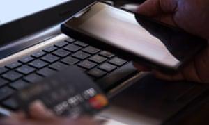 fraud gang run under the name of the company | नामांकित कंपनीच्या नावाखाली लुटणारी टोळी ‘व्हॉट्स अॅप’वर सक्रिय fraud gang run under the name of the company | नामांकित कंपनीच्या नावाखाली लुटणारी टोळी ‘व्हॉट्स अॅप’वर सक्रिय