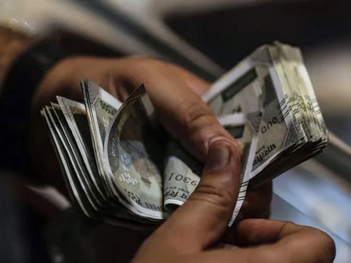 Fraud: 10 years salary was inflated by showing his wife as an employee, the company lost crores of rupees, Bing broke | Fraud: पत्नीला कर्मचारी दाखवून १० वर्षे लाटला पगार, कंपनीला कोट्यवधीचा गंडा, असं फुटलं बिंग Fraud: 10 years salary was inflated by showing his wife as an employee, the company lost crores of rupees, Bing broke | Fraud: पत्नीला कर्मचारी दाखवून १० वर्षे लाटला पगार, कंपनीला कोट्यवधीचा गंडा, असं फुटलं बिंग