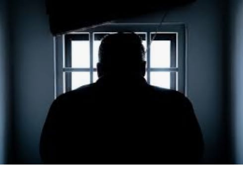 Billions of swallowing swindlers were not caught | कोट्यवधी गिळणारे ठगबाज हाती लागेनात