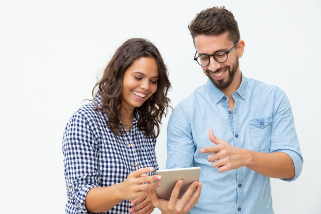 workplace friendship, is that friend interferes too much in your personal life? | ऑफिसातला मित्र किंवा मैत्रिण तुमच्या पर्सनल आयुष्यात अतीच ढवळाढवळ तर करत नाही?