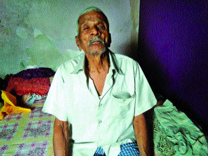 freedom fighter's pension stuck in boundary dispute | स्वातंत्र्यसैनिकाचा पेन्शनसाठी ३३ वर्षे लढा, हद्दीच्या वादात अडकले पेन्शन