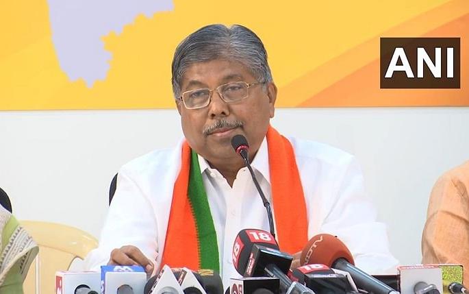 Chandrakant Patil congratulates Sharad Pawar and tweaks CM uddhav thackeray | चंद्रकांत पाटलांकडून शरद पवारांना शुभेच्छा अन् मुख्यमंत्र्याना चिमटा Chandrakant Patil congratulates Sharad Pawar and tweaks CM uddhav thackeray | चंद्रकांत पाटलांकडून शरद पवारांना शुभेच्छा अन् मुख्यमंत्र्याना चिमटा