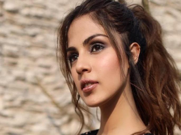'Friend said you will be insulted there', so Riya did not go to Sushant's funeral | 'मित्र म्हणाले तिथे तुझा होईल अपमान', म्हणून रिया गेली नाही सुशांतच्या अंतिम संस्काराला 'Friend said you will be insulted there', so Riya did not go to Sushant's funeral | 'मित्र म्हणाले तिथे तुझा होईल अपमान', म्हणून रिया गेली नाही सुशांतच्या अंतिम संस्काराला
