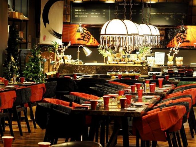 Hotels open till 11 pm, malls, shops till 10 pm | हॉटेल्स रात्री ११, मॉल्स, दुकाने १० पर्यंतच सुरू Hotels open till 11 pm, malls, shops till 10 pm | हॉटेल्स रात्री ११, मॉल्स, दुकाने १० पर्यंतच सुरू