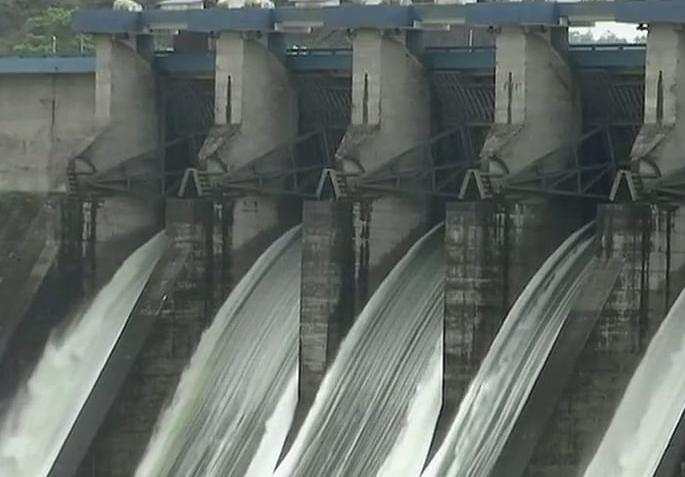Big news; 250 cusecs of water was released from the canal for Rabbi from Ujjain |  मोठी बातमी; उजनी धरणातून रब्बीसाठी २५० क्यूसेकनी पाणी सोडले...! Big news; 250 cusecs of water was released from the canal for Rabbi from Ujjain |  मोठी बातमी; उजनी धरणातून रब्बीसाठी २५० क्यूसेकनी पाणी सोडले...!