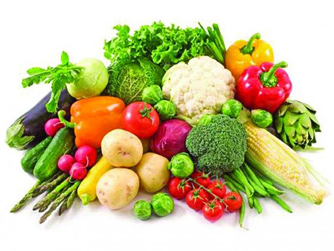 The housewives' budget has collapsed due to the increase in vegetable prices | भाजीपाला दरवाढीने गृहिणींचे बजेट कोलमडले The housewives' budget has collapsed due to the increase in vegetable prices | भाजीपाला दरवाढीने गृहिणींचे बजेट कोलमडले