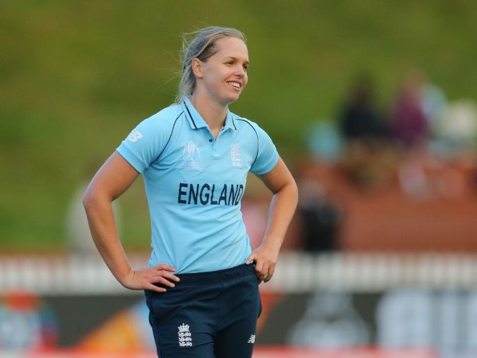 Premier England pacer freya davies swaps cricket for law with shocking retirement at 29 | वयाच्या २९व्या वर्षी वेगवान गोलंदाज निवृत्त; वकील बनण्यासाठी क्रिकेटशी तोडलं नातं!