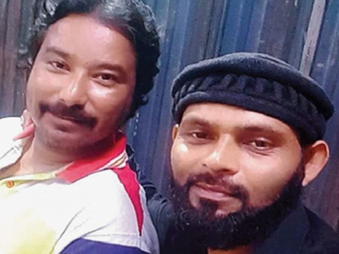 Two friends who dare to ride a train from Subway | आम्ही अडकलो आहोत, आम्हाला वाचवा; मदतीसाठी आकांत करत त्यांनी सोडले प्राण Two friends who dare to ride a train from Subway | आम्ही अडकलो आहोत, आम्हाला वाचवा; मदतीसाठी आकांत करत त्यांनी सोडले प्राण