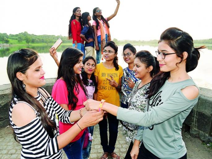 Friendship Day 'Dhoom' in Nagpur! | नागपुरात ‘फ्रेंडशीप डे’ची ‘धूम’ ! Friendship Day 'Dhoom' in Nagpur! | नागपुरात ‘फ्रेंडशीप डे’ची ‘धूम’ !