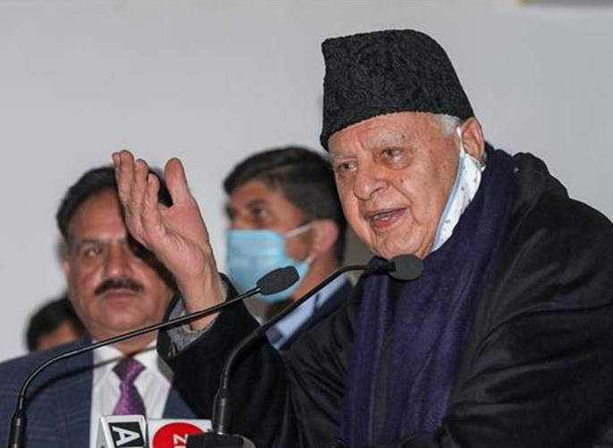 Former Chief Minister Farooq Abdullah Corona tested positive for the vaccine | लसीचा डोस घेतल्यानंतरही माजी मुख्यमंत्री फारुक अब्दुल्ला कोरोना पॉझिटीव्ह Former Chief Minister Farooq Abdullah Corona tested positive for the vaccine | लसीचा डोस घेतल्यानंतरही माजी मुख्यमंत्री फारुक अब्दुल्ला कोरोना पॉझिटीव्ह