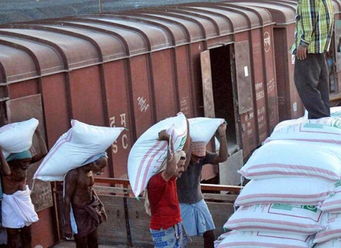 8500 metric tons furtilizers reach in Akola | अकोल्यात ८,५०० मेट्रीक टन खत पोहोचले!