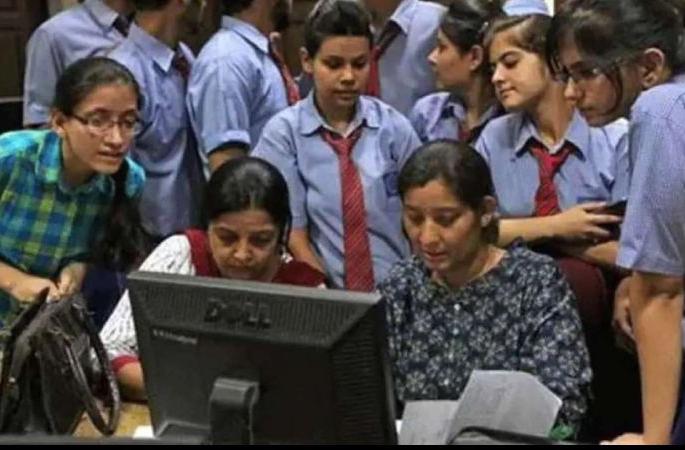 A total of 17341 students passed the 12th standard examination | बारावीच्या परीक्षेत एकूण १७३४१ विद्यार्थी उत्तीर्ण A total of 17341 students passed the 12th standard examination | बारावीच्या परीक्षेत एकूण १७३४१ विद्यार्थी उत्तीर्ण