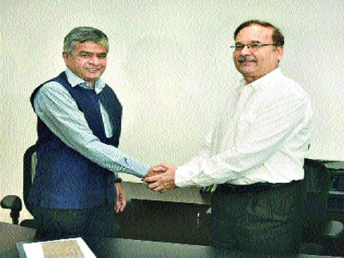 D. K. Jain received the formulas from Chief Secretary, Sumit Malik | डी. के. जैन मुख्य सचिव, सुमित मलिक यांच्याकडून सूत्रे स्वीकारली D. K. Jain received the formulas from Chief Secretary, Sumit Malik | डी. के. जैन मुख्य सचिव, सुमित मलिक यांच्याकडून सूत्रे स्वीकारली