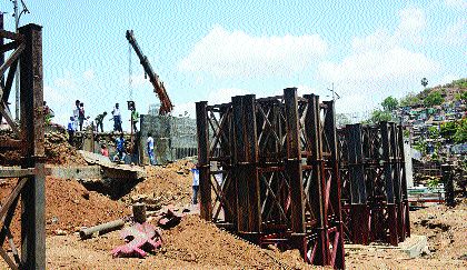 Two girders of Patripula to be installed by end of June | जूनअखेरीस बसवणार पत्रीपुलाचे दोन गर्डर Two girders of Patripula to be installed by end of June | जूनअखेरीस बसवणार पत्रीपुलाचे दोन गर्डर