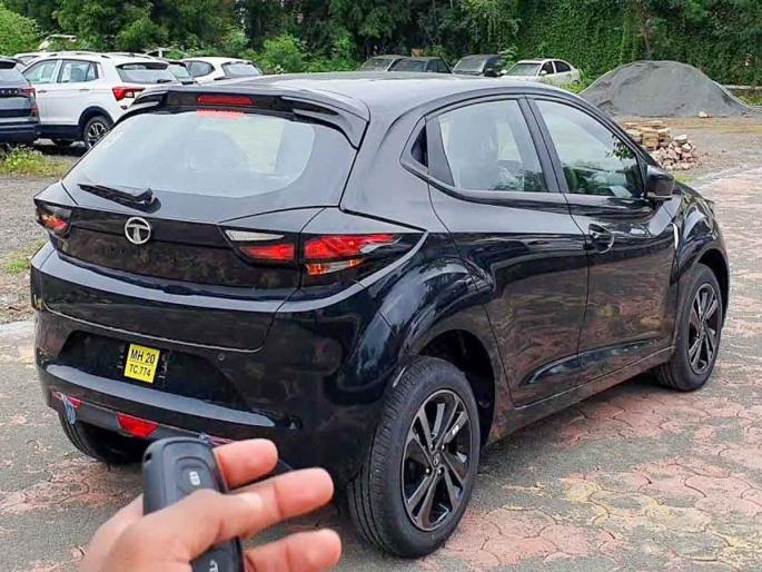 Tata Altroz: Tata discontinued four variants of Altroz; What is the reason? Five star safety but... | Tata Altroz: टाटाने अल्ट्रॉझचे चार व्हेरिअंट बंद केले; कारण काय? फाईव्ह स्टार तरीही... Tata Altroz: Tata discontinued four variants of Altroz; What is the reason? Five star safety but... | Tata Altroz: टाटाने अल्ट्रॉझचे चार व्हेरिअंट बंद केले; कारण काय? फाईव्ह स्टार तरीही...