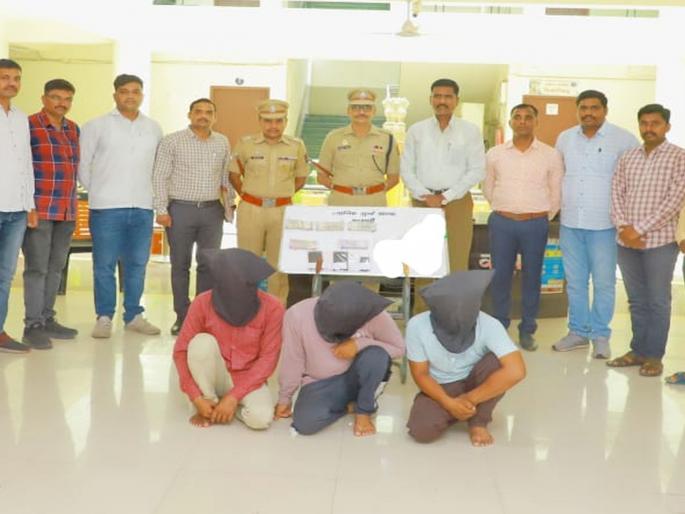 25 crimes of inter-state cattle rustling gang solved, Parbhani local crime branch squad action | आंतरराज्य जनावर चोर टोळीच्या २५ गुन्ह्यांचा उलगडा, परभणी स्थानिक गुन्हा शाखा पथकाची कारवाई 25 crimes of inter-state cattle rustling gang solved, Parbhani local crime branch squad action | आंतरराज्य जनावर चोर टोळीच्या २५ गुन्ह्यांचा उलगडा, परभणी स्थानिक गुन्हा शाखा पथकाची कारवाई