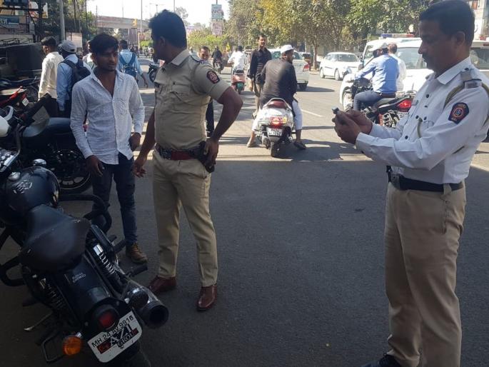 Traffic Branch on active mode for recovery of arrears of Rs.3 crore; 1 crore 70 lakhs recovered in five months | ३ कोटींच्या थकीत वसुलीसाठी वाहतूक शाखा ॲक्टिव्ह मोडवर; पाच महिन्यांत १ कोटी ७० लाख वसूल Traffic Branch on active mode for recovery of arrears of Rs.3 crore; 1 crore 70 lakhs recovered in five months | ३ कोटींच्या थकीत वसुलीसाठी वाहतूक शाखा ॲक्टिव्ह मोडवर; पाच महिन्यांत १ कोटी ७० लाख वसूल