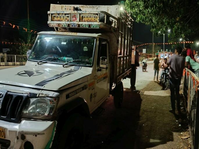 Pick-up collides with two-wheeler one dead | पिकअपची दुचाकीला धडक, नवरदेवाची आई ठार Pick-up collides with two-wheeler one dead | पिकअपची दुचाकीला धडक, नवरदेवाची आई ठार