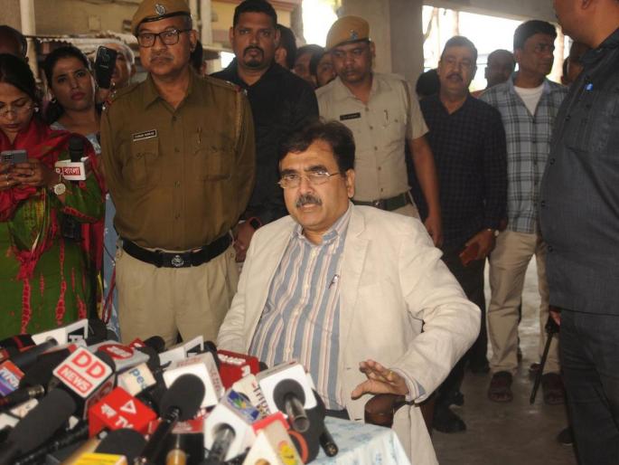 Can't choose between Gandhi and Godse BJP candidate and calcutta high court ex-judge's statement heated up politics | 'गांधी-गोडसेंपैकी एकाची निवड करू शकत नाही...'; भाजप उमेदवार तथा माजी न्यायाधीशांच्या विधानावरून राजकारण तापलं Can't choose between Gandhi and Godse BJP candidate and calcutta high court ex-judge's statement heated up politics | 'गांधी-गोडसेंपैकी एकाची निवड करू शकत नाही...'; भाजप उमेदवार तथा माजी न्यायाधीशांच्या विधानावरून राजकारण तापलं