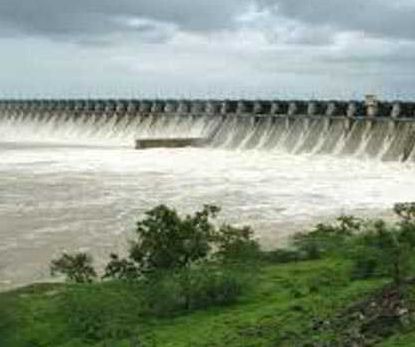 Jaikwadi dam has 67 per cent water storage; 31,000 cusecs start arriving | जायकवाडी धरणात 67 टक्के पाणीसाठा; ३१ हजार क्युसेकने आवक सुरू Jaikwadi dam has 67 per cent water storage; 31,000 cusecs start arriving | जायकवाडी धरणात 67 टक्के पाणीसाठा; ३१ हजार क्युसेकने आवक सुरू