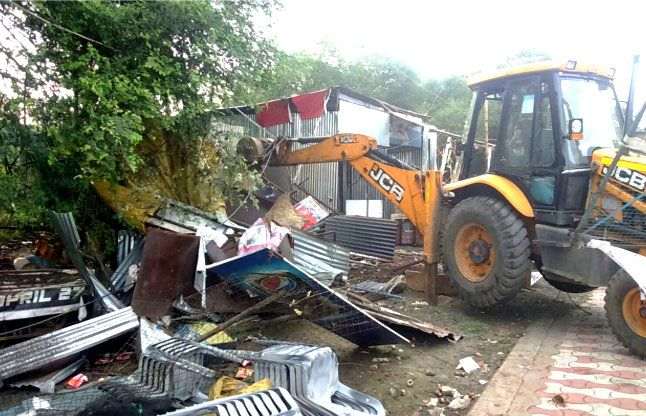 Protection wall of tree belt in Juhugaon to prevent encroachment | अतिक्रमण रोखण्यासाठी जुहूगाव येथील ट्री बेल्टला संरक्षण भिंत Protection wall of tree belt in Juhugaon to prevent encroachment | अतिक्रमण रोखण्यासाठी जुहूगाव येथील ट्री बेल्टला संरक्षण भिंत