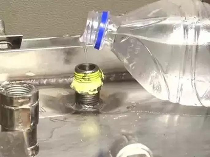 Search for 'Water Fuel Engine', a car run 30 km in 1 liter of water | 'वॉटर फ्युअल इंजिन'चा लागला शोध, 1 लिटर पाण्यात 30 किमी धावणार गाडी Search for 'Water Fuel Engine', a car run 30 km in 1 liter of water | 'वॉटर फ्युअल इंजिन'चा लागला शोध, 1 लिटर पाण्यात 30 किमी धावणार गाडी