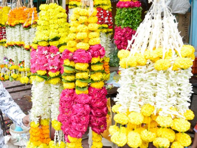 Mangesh Rangale from Kamthe in Chiplun taluka started a flower business | जगण्याची उमेदच भारी; दिव्यांग बांधवाने पुरात वाहून गेलेला व्यवसाय पुन्हा केला उभा
