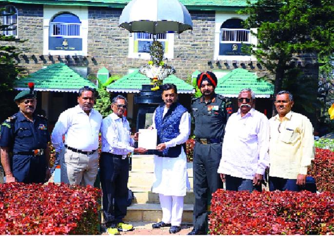 SambhajiRaje's Rs 50 lakh fund for ex-servicemen's dispensary | माजी सैनिकांच्या दवाखान्यासाठी संभाजीराजेंचा ५0 लाखांचा निधी SambhajiRaje's Rs 50 lakh fund for ex-servicemen's dispensary | माजी सैनिकांच्या दवाखान्यासाठी संभाजीराजेंचा ५0 लाखांचा निधी