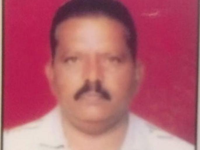 Absence of son, daughter perform funeral of Father | लॉकडाउनमुळे मुलगा अडकला इंदूरला; मुलीने वडिलांना दिला अग्नी Absence of son, daughter perform funeral of Father | लॉकडाउनमुळे मुलगा अडकला इंदूरला; मुलीने वडिलांना दिला अग्नी